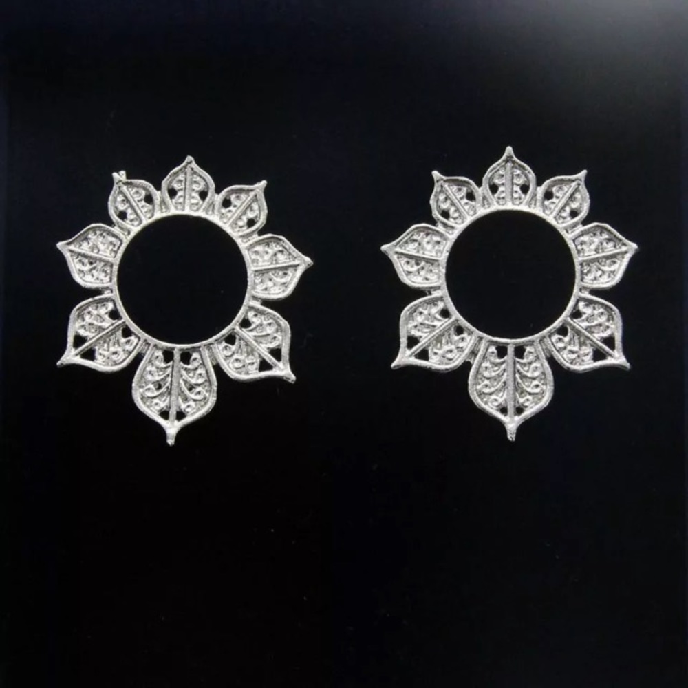 Last one! Boho silver Sunflower Stud Earrings - Picture 7 of 9
